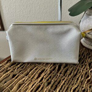 Kendra Scott Case